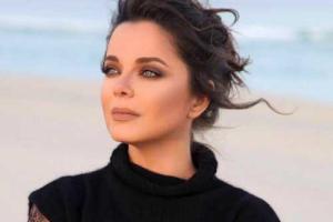 Пользователи высмеяли странные туфли певицы Наташи Королевой