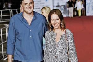 Беременная Ксения Собчак попросила прощения у певицы Валерии - СМИ