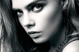 Поклонники подозревают, что Кара Делевинь влюбилась в Анджелину Джоли