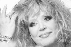 Поклонники нашли в интернете новую песню Аллы Пугачёвой