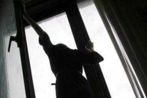 У Харкові хвора дівчина вистрибнула з вікна 10-го поверху