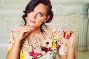 Елена Ваенга летела в самолете, лежа на полу