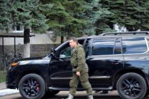 Дончане посмеялись над Захарченко, который осмелел и сел за руль авто 
