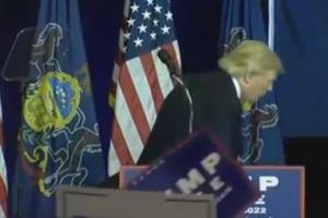 Трамп спародировал падающую в обморок Клинтон