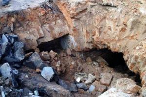В Житомире экскаватор "нарыл" старинный подземный тоннель