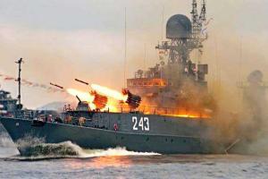В Крыму во время учений российского флота две ракеты упали в море