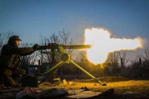 В Марьинке из-за обстрела боевиков пострадала местная школа