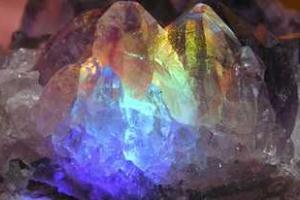 В США ученые открыли временной кристалл, опровергающий квантовые законы