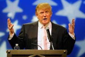 В США очередной скандал: звезда фильмов для взрослых обвинила Трампа в сексуальных домогательствах