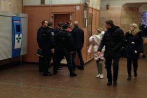 В Киеве задержали мужчину, который выстрелил в живот охраннику метрополитена 