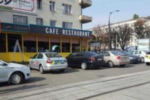Стрельба в центре Киева: ступеньки кафе залиты кровью