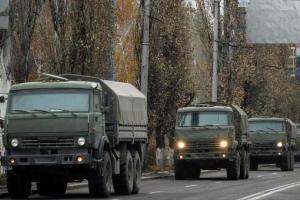 По Донецку под звуки сирены движется военная техника