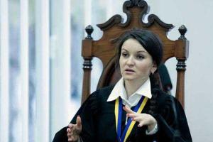 Скандальная судья Царевич перед увольнением купила элитное авто