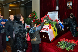 Пользователи соцсетей комментируют церемонию прощания с боевиком "ДНР" Моторолой 