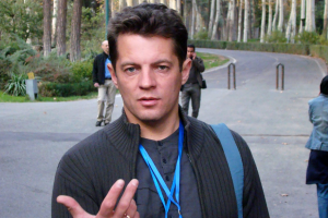 Песков назвал задержание журналиста Сущенко "обычной работой спецслужб"