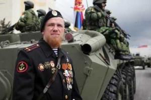 Вооруженные боевики охраняют могилу Моторолы от "народной любви"