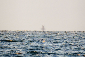 Пользователи Сети обсуждают видео с «кораблем-призраком»