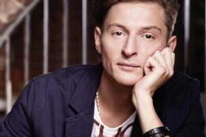 Известный телеведущий будет жить в Испании вместе с семьей