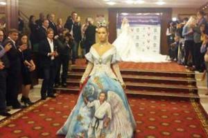 Путин в кимоно с ангелочками: в России представили платье "Лик царя"