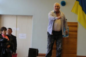 На Одесчине депутату от "Опоблока" прямо во время сессии устроили "мусорную люстрацию"