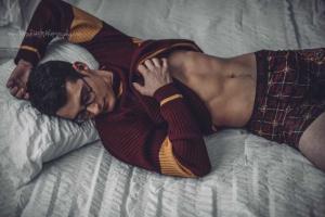 Сексуальный "Гарри Поттер" с обнаженным торсом покорил интернет-пользователей