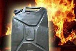 В Донецкой области произошел шокирующий инцидент: жена подожгла мотоцикл вместе с мужем