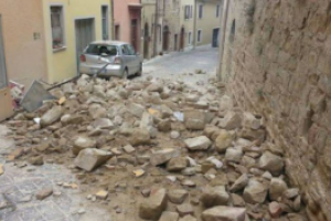 Земля провалилась, виден дым: Италия в ужасе от последствий мощного землетрясения