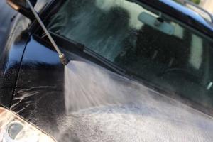 Работник автомойки всю ночь катался на иномарке клиента