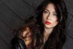 Актриса Настасья Самбурская кардинально сменила имидж