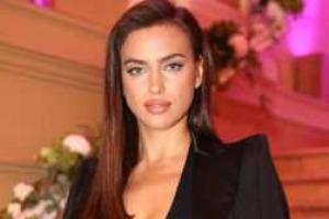 Ирина Шейк появилась на публике в откровенном наряде, продемонстрировав идеальную фигуру