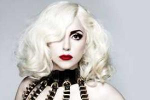 Леди Гагу заметили на улице в коротких шортах без нижнего белья