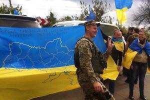 Семенченко: Вывод ВСУ из Станицы Луганской остановили не обстрелы, а 30-метровый украинский флаг