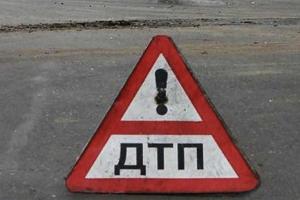 В Стаханове БТР боевиков переехал легковушку, - соцсети