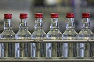 На Львовщине отравились школьники, которые пили водку во время перемены