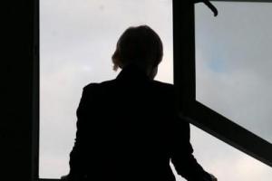 Жительница Мариуполя выпрыгнула из окна 4-го этажа и выжила