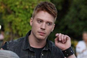 Соседка Аллы Пугачевой рассказала, как живет Никита Пресняков в огромном особняке