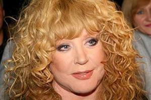 Алла Пугачева удивила цветущим видом