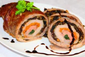 Рулет мясной с грибами