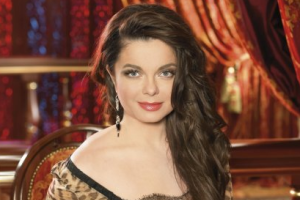 Наташа Королева поразила фанатов безвкусными туфлями