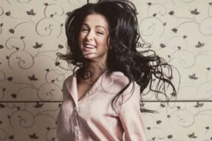 Певица Нюша поделилась в Instagram позитивным фото в пижаме