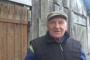 Латвійський пенсіонер втопив свою машину в басейні з «Coca-Cola»