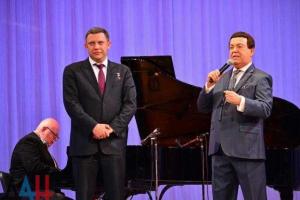 Кобзон пообещал, что в "ДНР" приедет его близкая подруга