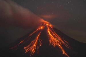 В Мексике проснулся мощный вулкан: власти эвакуировали население двух городов