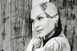 Певица Наргиз Закирова "обворовывает" своих поклонников