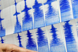 Японию и Грецию потрясли мощные землетрясения