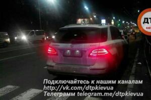 У Києві Мерседес збив трьох дітей на пішохідному переході: розшукуються свідки