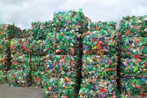 В Одессе появятся скамейки из переработанного пластика: проект собираются реализовать в течение месяца