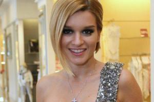 Телеведущую Ксению Бородину заметили без макияжа в аэропорту