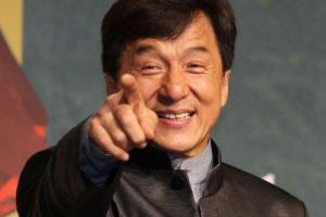 Джеки Чан замерз в России