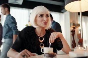 Екатерина Варнава стала эффектной блондинкой